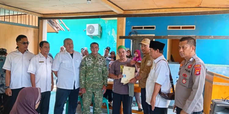 359 Sertipikat PTSL Diserahkan kepada Warga Sukatani, Kepastian Hukum Tanah Diperkuat