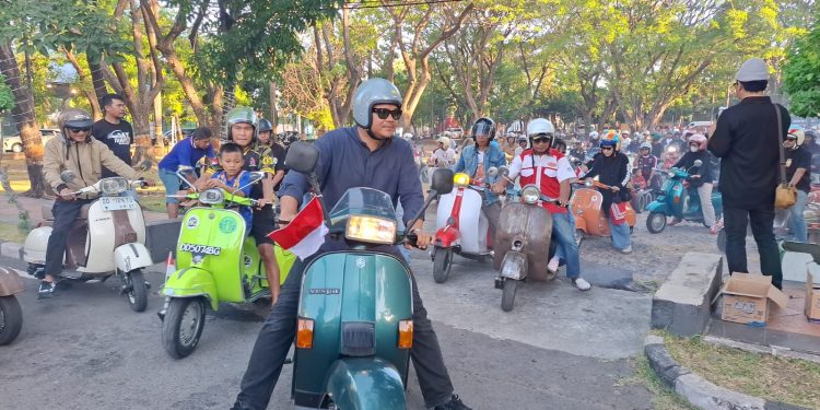 Semarak HUT RI ke-81, Bupati Bantaeng Motoran Santai Bareng Komunitas Vespa