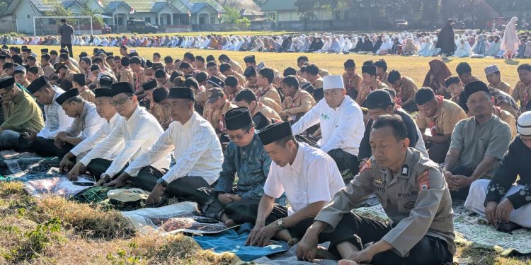 Hadapi Kemarau Panjang, Bupati dan Masyarakat Bantaeng Gelar Sholat Istisqa di Lapangan Lompo Battang