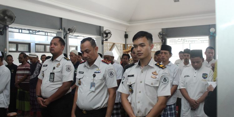 Rutan Kelas I Surabaya Gelar Doa Bersama Lintas Agama untuk Korban Musibah KMP Virgo Transport 8