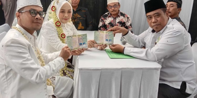Pernikahan Sakral Keponakan Kabiro Tabloid Pilar Post Surabaya, Mochamad Haris Jauhari dan Rizka Meireza Resmi Menjadi Pasangan Suami Istri