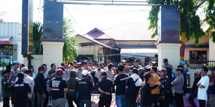APH PALSU Demo di Mapolres Bantaeng, Kapolres Tegaskan Kasus Dugaan Kekerasan Wartawan Tetap Berjalan