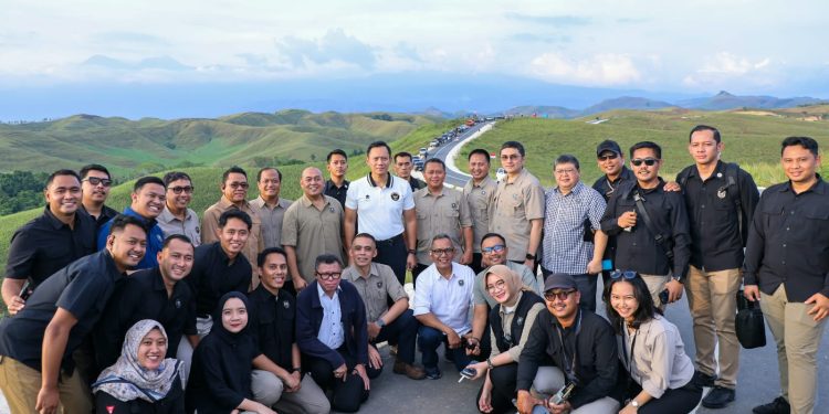 Tiba di Papua, AHY Tinjau Jalan Skory-Puay yang Kini Pangkas Waktu Tempuh hingga 15 Menit