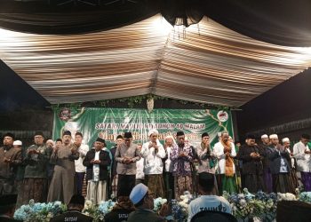 Malam ke-37 Safari Maulud Riyadhoh, Ribuan Jamaah Getarkan Rejoyoso dengan Sholawat