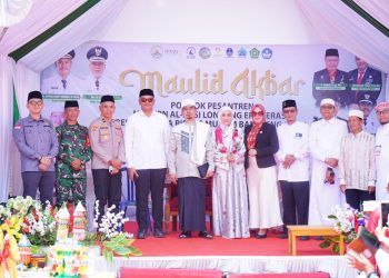 Hadiri Maulid Akbar di Ponpes Modern Al-Aksi, Bupati Bantaeng Wakafkan 50 Al-Qur’an