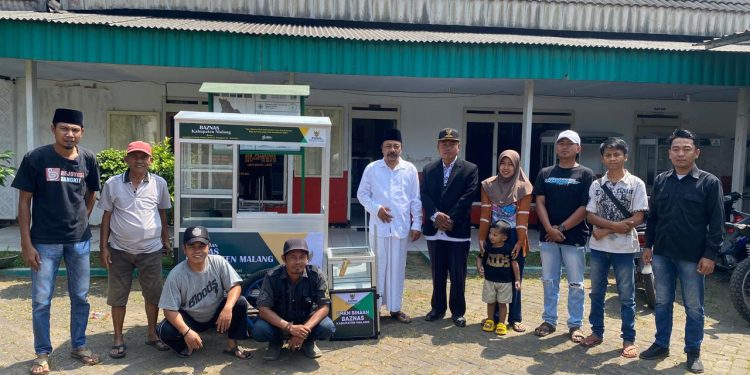 BAZNAS Kabupaten Malang Gandeng Ansor dan Pemdes Rejoyoso Salurkan Bantuan Rombong Usaha