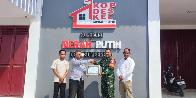Sertu Rochani Raih Penghargaan Tabloid Pilar Post atas Dedikasi Mengawal Koperasi Desa Merah Putih