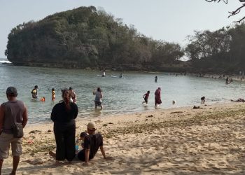 Pantai Banyu Meneng Malang: Surga Tenang untuk Melepas Penat dan Menenangkan Jiwa