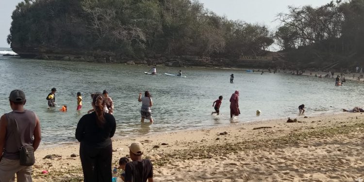Pantai Banyu Meneng Malang: Surga Tenang untuk Melepas Penat dan Menenangkan Jiwa