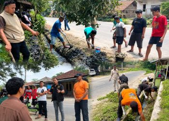 FORWATU Banten Gempur Ancaman Banjir dari Kampung Bahbul, Anak-anak hingga Pelajar Turun Bersihkan Selokan