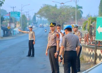 Kapolres Lampung Tengah Turun Langsung Atur Lalu Lintas, Wujudkan Semangat Polisi Bersama Masyarakat