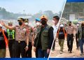 Kapolres Lampung Tengah Tinjau Kebakaran TPA Bandar Jaya, Mobil AWC Dikerahkan untuk Pendinginan