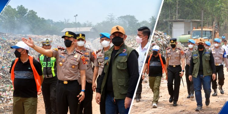 Kapolres Lampung Tengah Tinjau Kebakaran TPA Bandar Jaya, Mobil AWC Dikerahkan untuk Pendinginan
