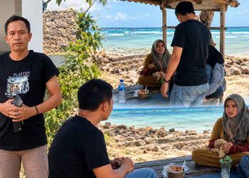 Cegah Kecelakaan Laut, Kasi Trantibum Wanasalam Sehabudin Ingatkan Pengunjung dan Pedagang Pantai Binuangeun Taat Aturan
