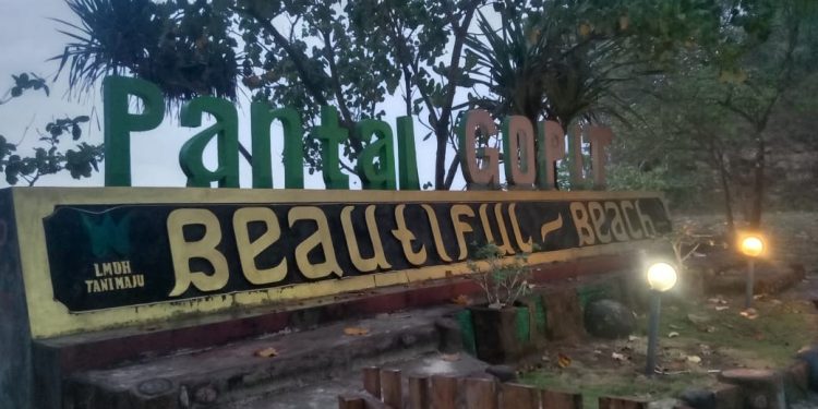 Pantai Gopit Malang Selatan, Destinasi Camping Asri yang Tawarkan Ketenangan di Tepi Laut