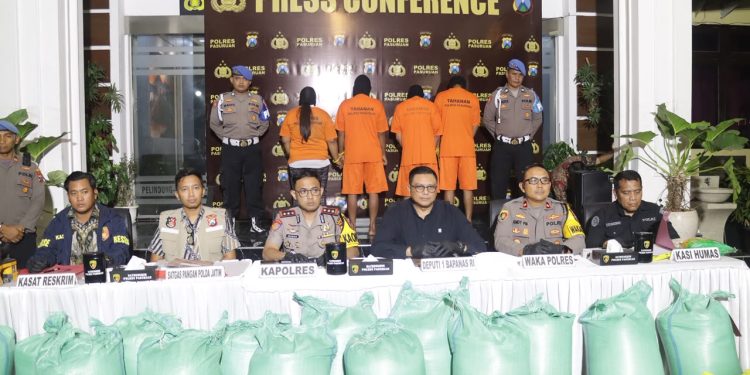 Polres Pasuruan Tangkap 4 Tersangka Dugaan Pengemasan Ulang Beras SPHP, 1.900 Sak Diamankan